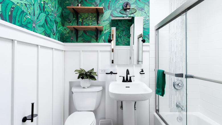 green leaf wallpaper in bathroom