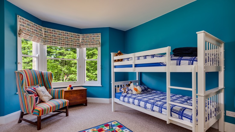 bay window in kid's bedroom