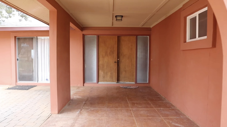 Pink stucco patio 