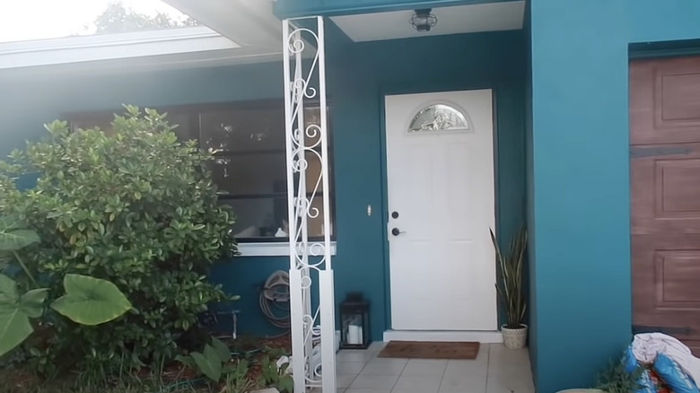 Tiny ranch house porch 