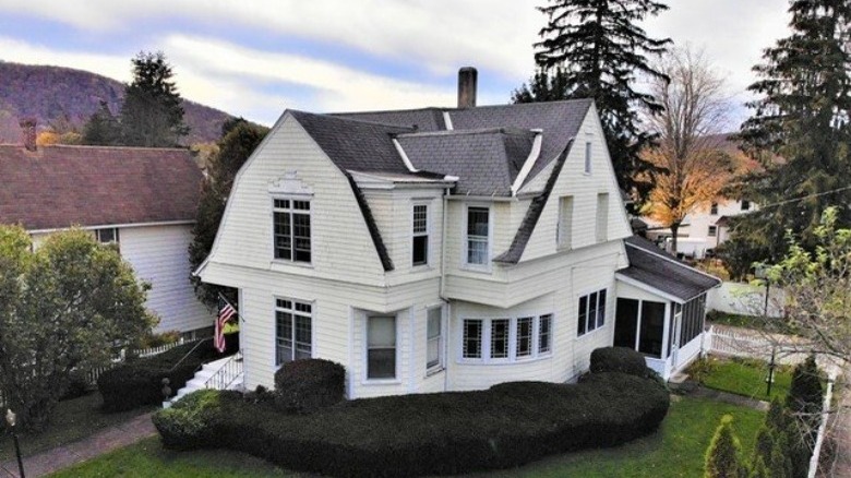 White and gray colonial house