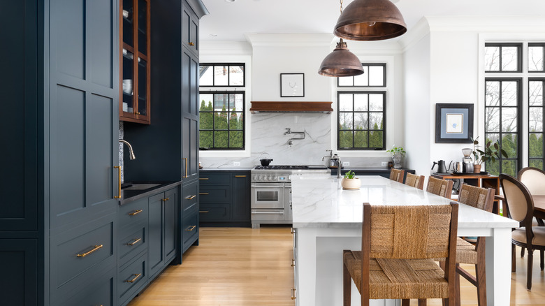 https://www.housedigest.com/img/gallery/20-blue-kitchen-ideas-youll-absolutely-love/sophisticated-deep-shade-1669894578.jpg