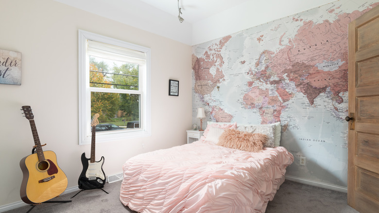 world map guest bedroom 