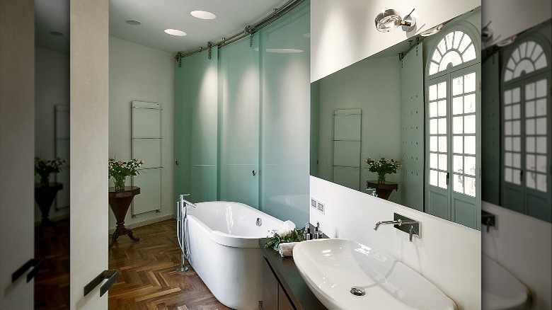 wood accents in bathroom 