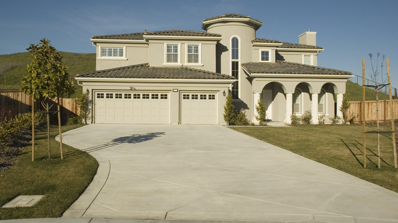 large light stone driveway