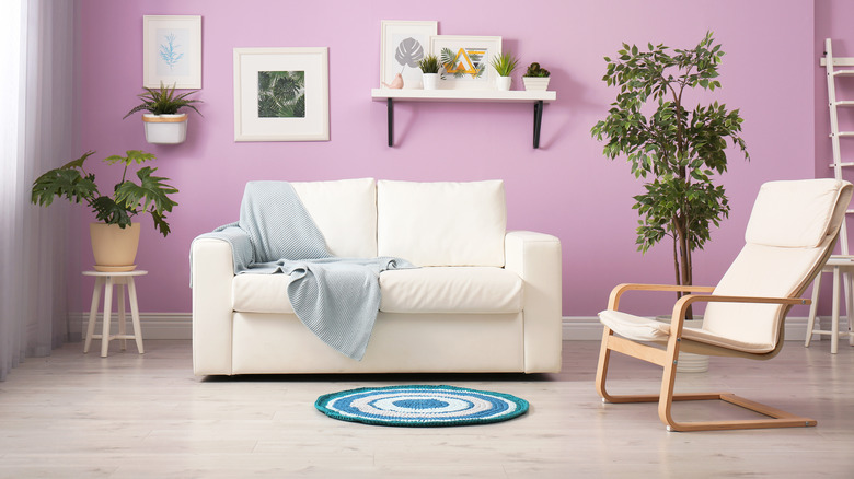 lilac room with blue rug