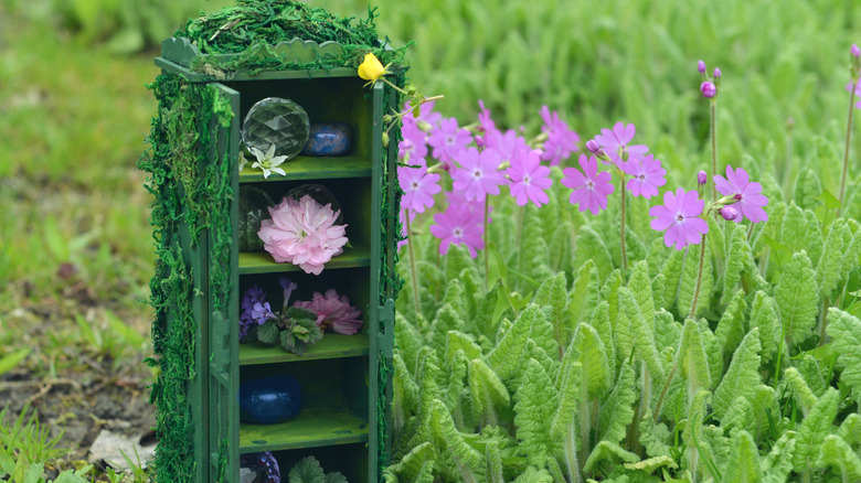 Bookshelf in fairy garden