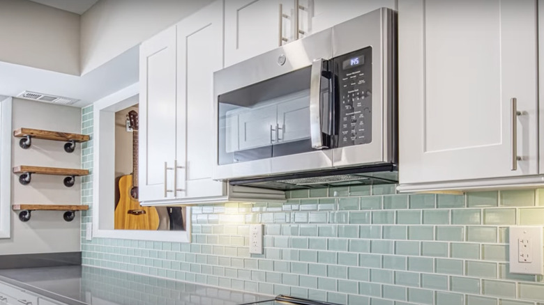 Green backsplash 