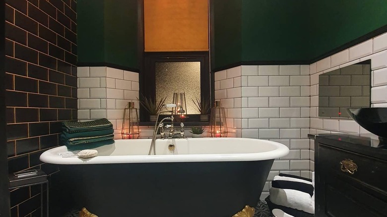 dark green bathroom 