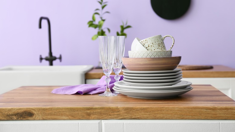 lilac kitchen wall