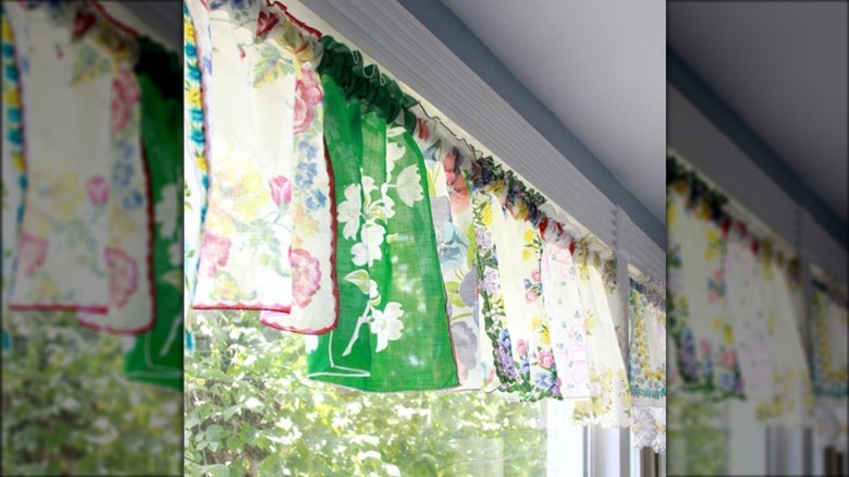 handkerchief curtain along window rod