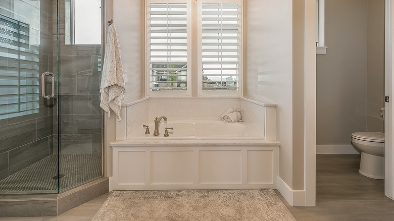 bathroom with elegant style