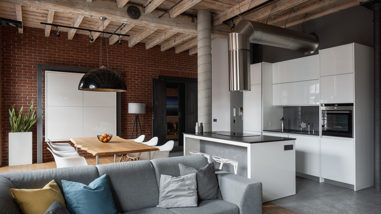 light toned wood ceiling