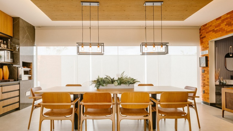 choosing dining room light fixture