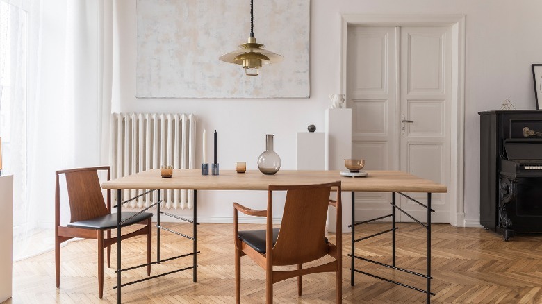 Dining room with UFO pendant