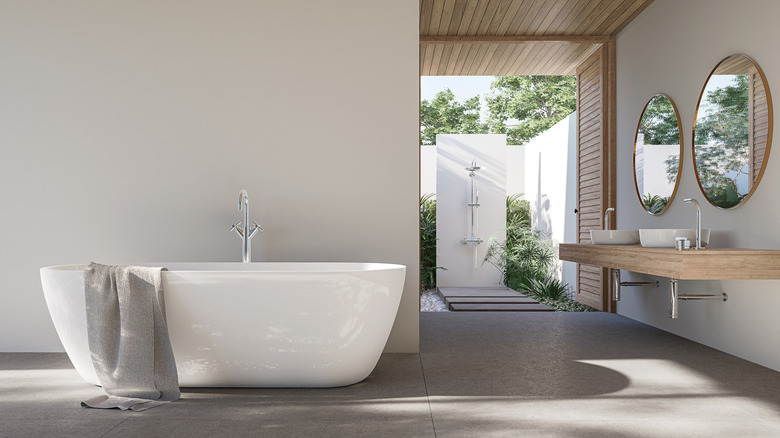 Room with plant-filled outdoor shower