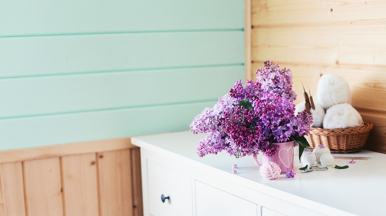 wood and turquoise room