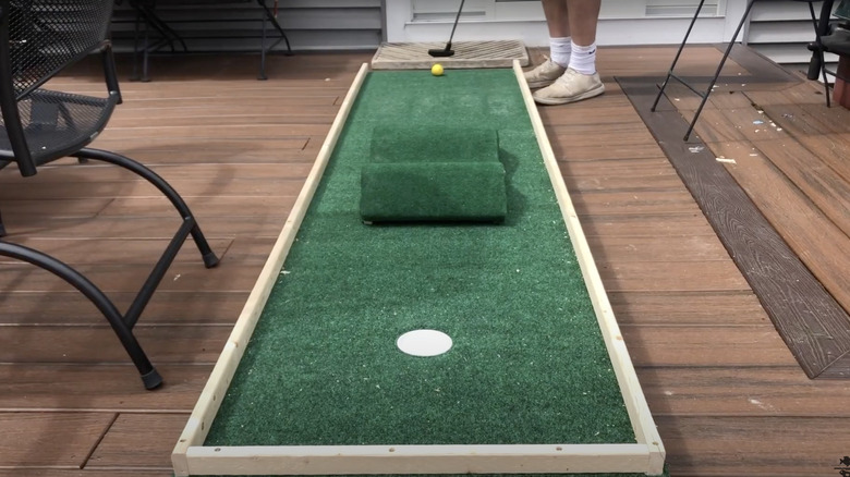portable putting green
