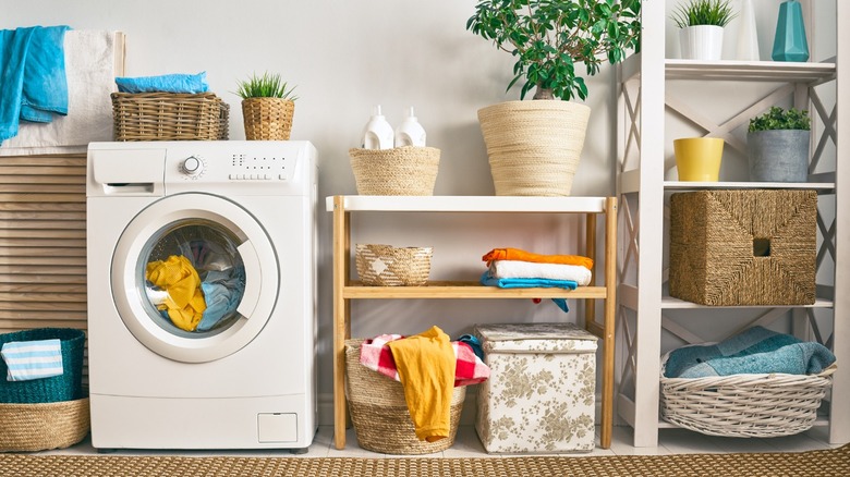 Laundry room with shelving