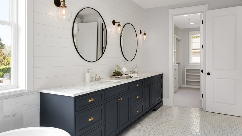 Farmhouse style bathroom