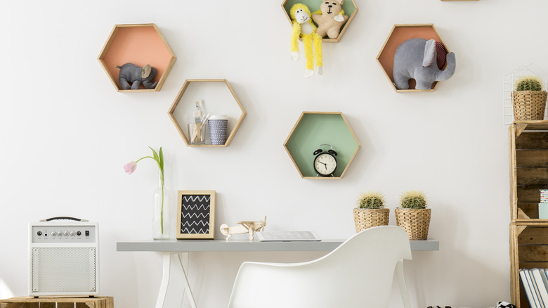 Hexagon box shelf