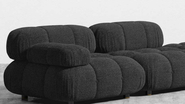 Open-ended sofa, rounded cushions