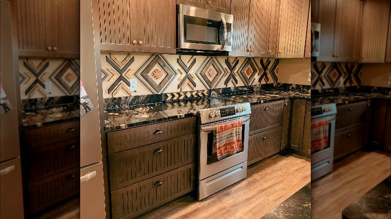 Western style backsplash kitchen