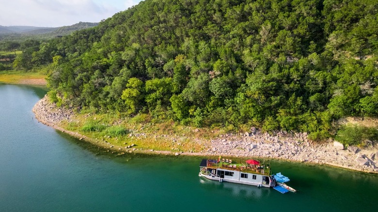 Stunning views of houseboat yacht