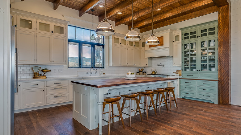 New England-style kitchen