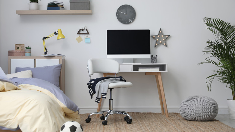 mid-century accents in teen bedroom 