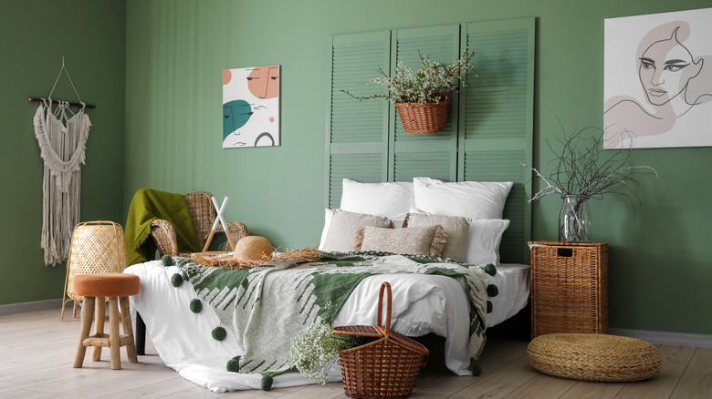 green bedroom 