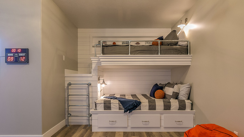 Bunk beds in bedroom