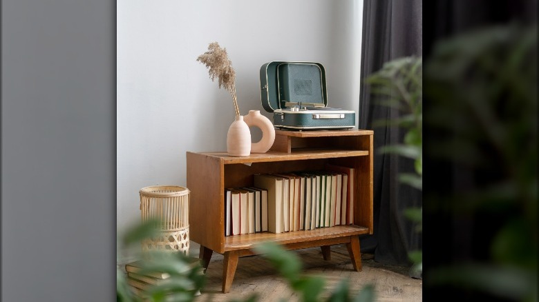 Record player and books bedroom