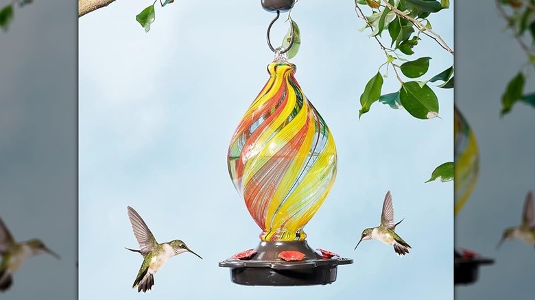 Ice cream-shaped swirl hummingbird feeder