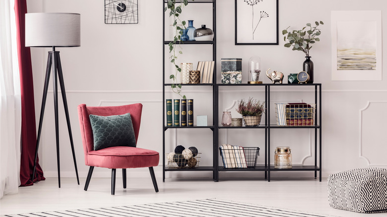 Bookshelf with thin metal baskets