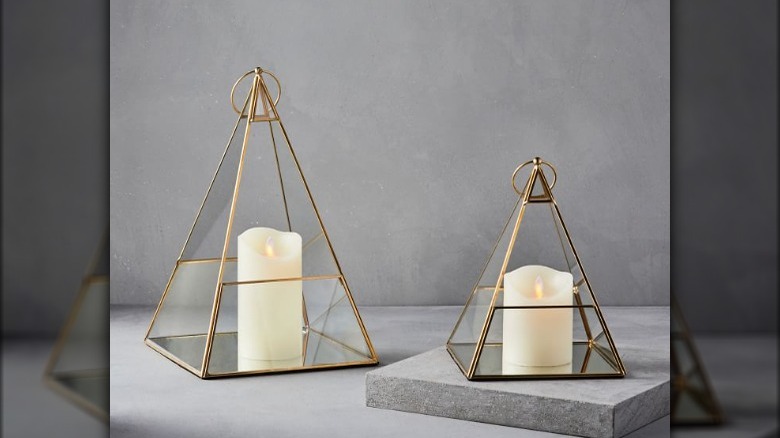 Triangle candle holders