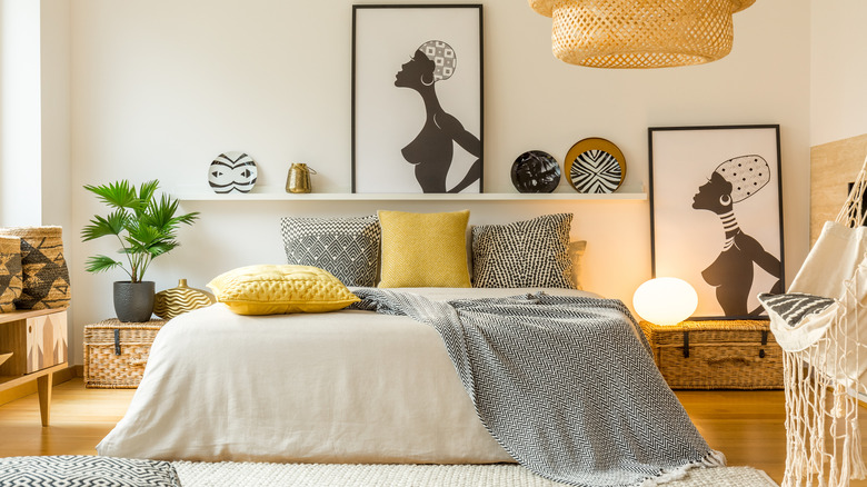 Yellow and white patterned room