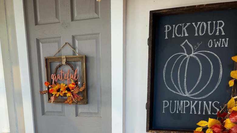 Autumn sign decor