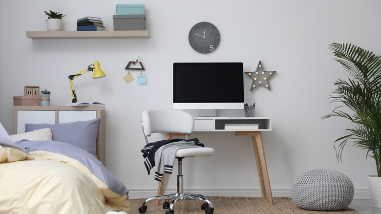 desk in kids bedroom