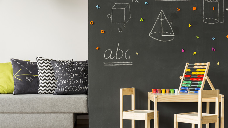 chalkboard wall in kids bedroom