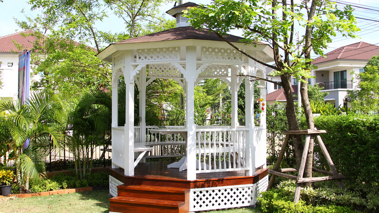 white octagonal gazebo