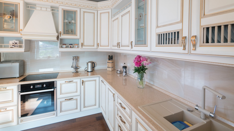 Country style white kitchen 