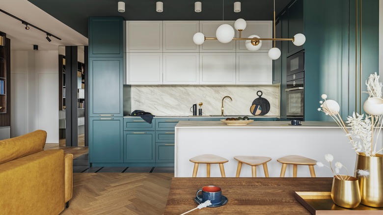 White and gold retro kitchen