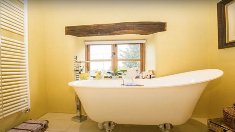 Rustic yellow bathroom