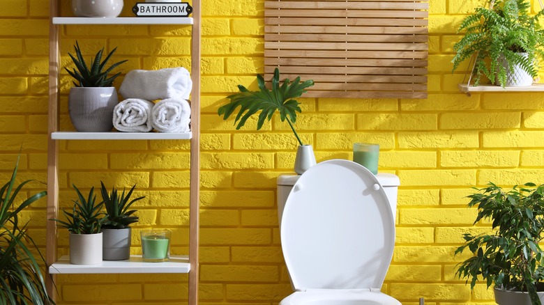 Yellow wallpaper in bathroom