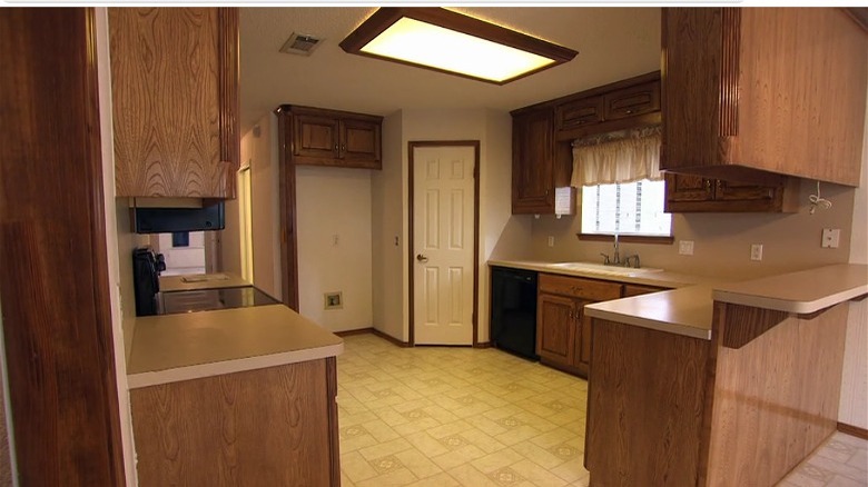 brown kitchen yellow florescent lighting