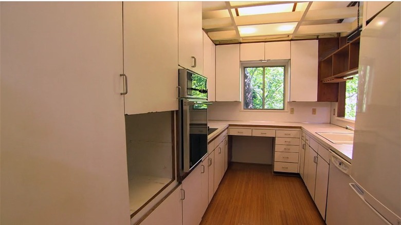 ugly white kitchen 