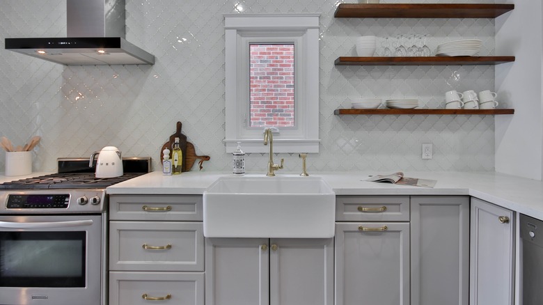 White farmhouse kitchen sink