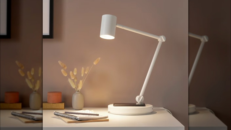 white led wireless charging lamp