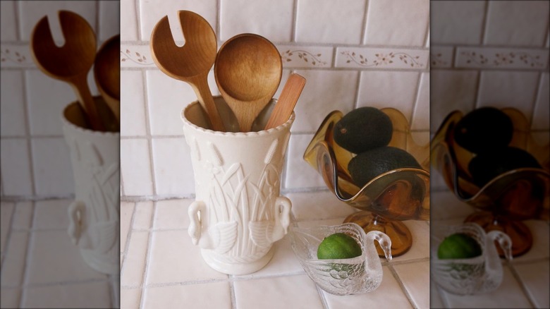 swan vase utensil holder